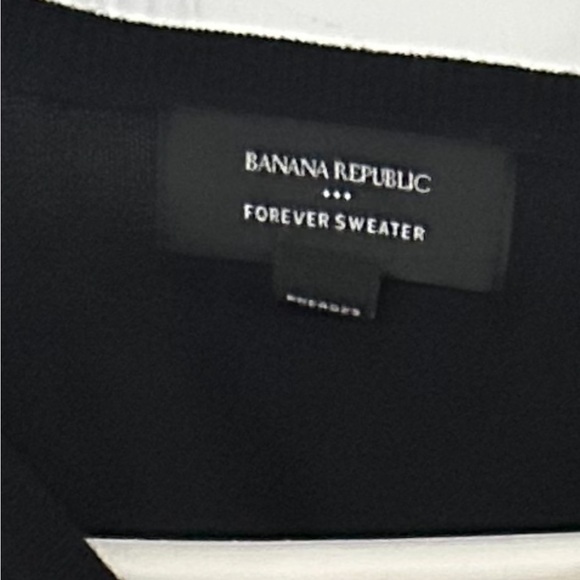 Banana Republic Black V-Neck Sweater Small - Picture 3 of 4